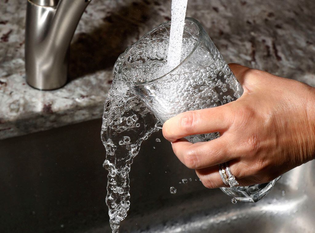 Poisoned water. 1. We boil Water in the ＿. She boiled Water.