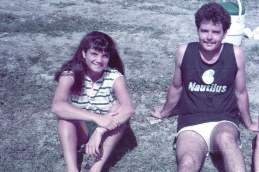 Laura Anton sentada junto a Tristan Longnecker en junio de 1984. ESPECIAL PARA DMN.
