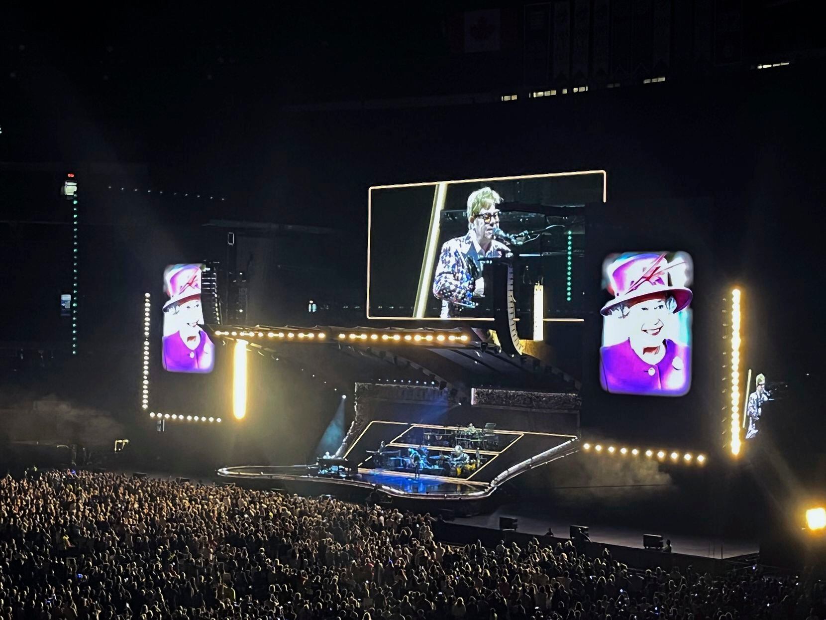 Elton John, durante un concierto en Toronto el 8 de septiembre de 2022. El cantante...