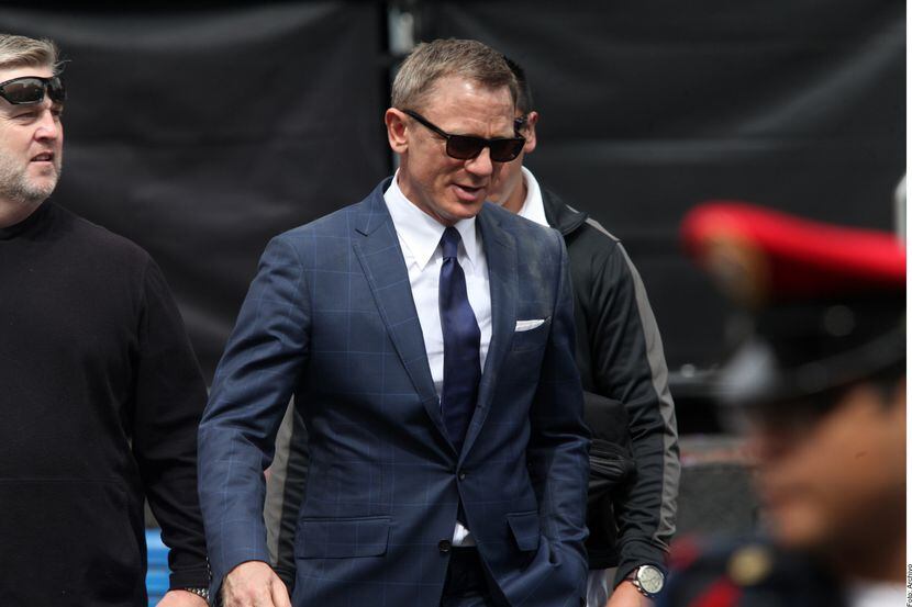 El actor Daniel Craig deja al personaje de James Bond, pero regresa como el detective Benoit...