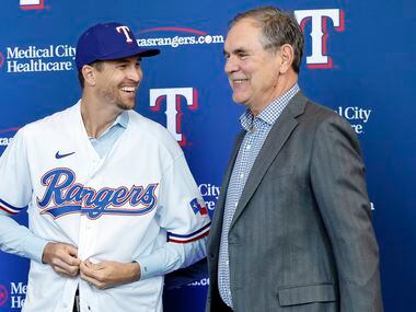 New Texas Rangers starting pitcher Jacob deGrom (left) laughs with new manager Bruce Bochy...