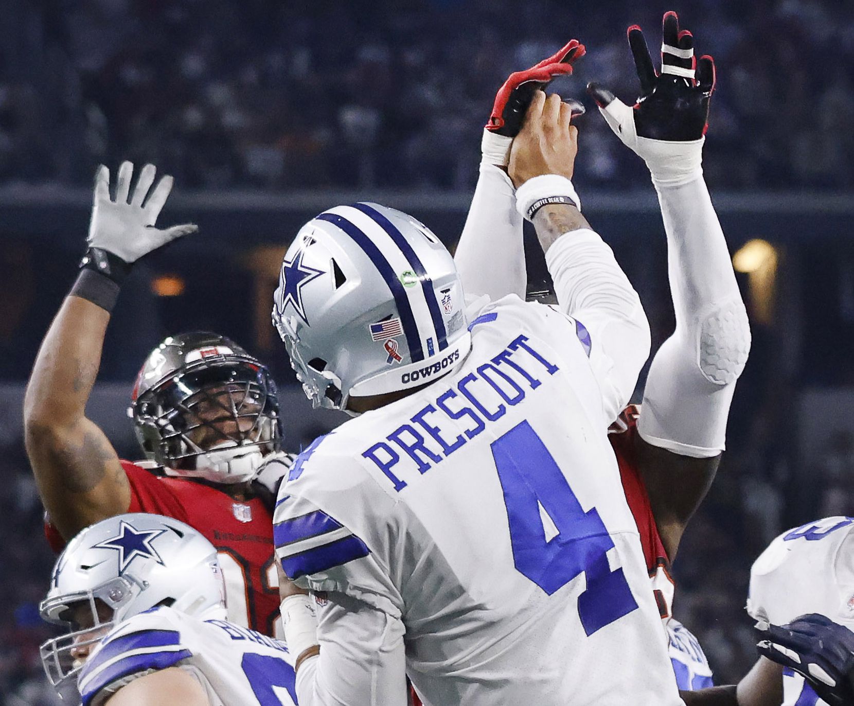 Will Dak Prescott wear gloves in the Cowboys' game against the Bears?