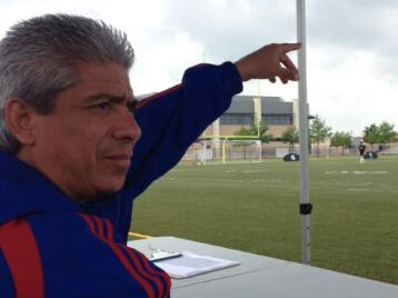Molina, de 51 años de edad, es reconocido en el futbol local por su trabajo en la academia...