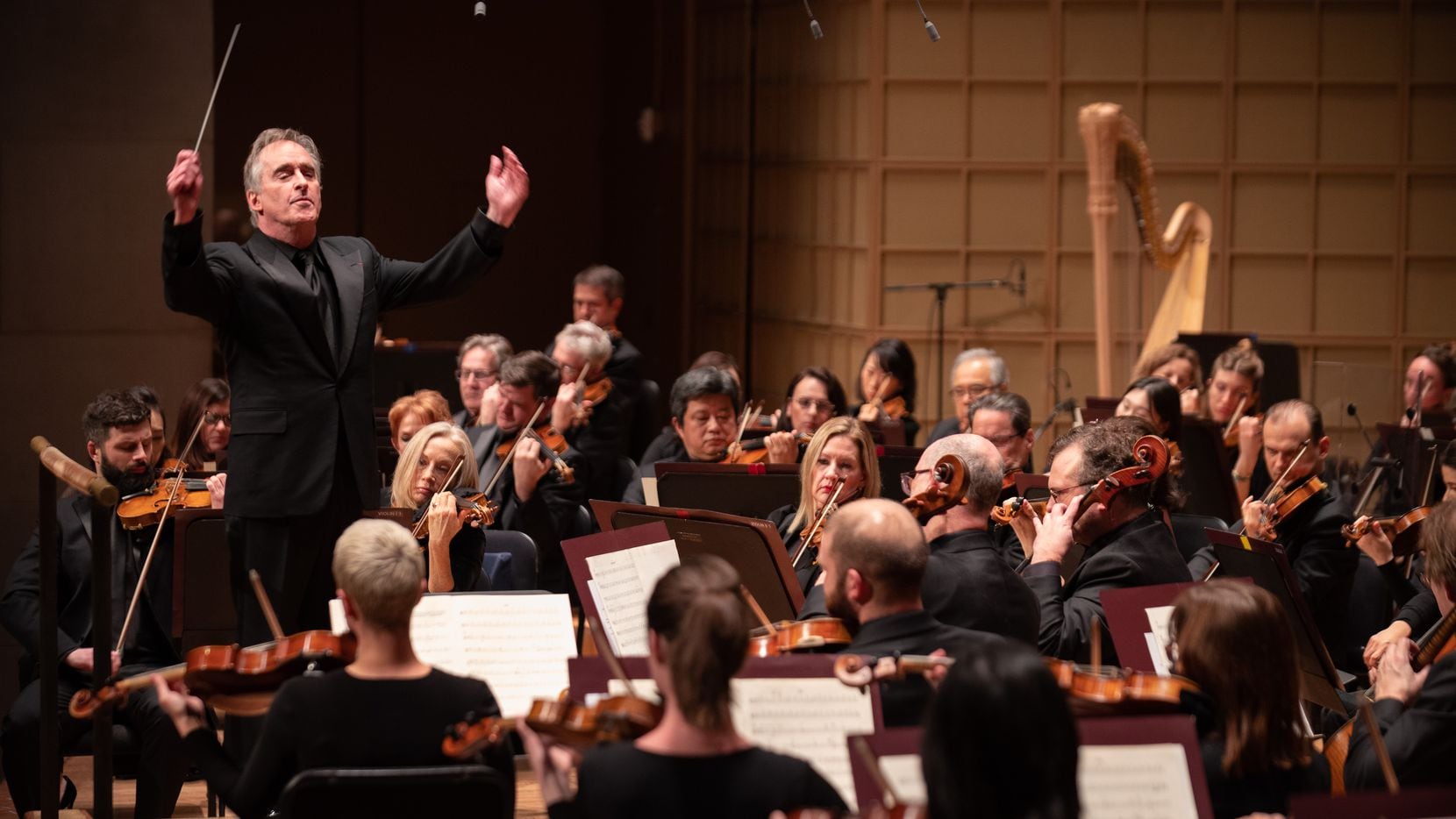 James Conlon conducts the Dallas Symphony Orchestra in Shostakovich's Festive Overture, Op....
