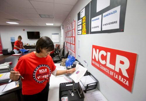 Organizaciones latinas usaron las redes sociales para registrar nuevos votantes durante las...