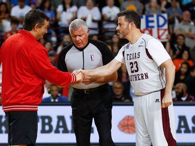 Sen. Ted Cruz and Jimmy Kimmel shake hands before the Blobfish Basketball Classic and...