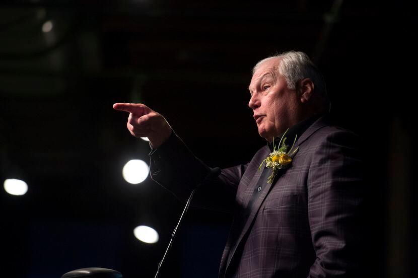 Dallas sportscaster Dale Hansen speaks before receiving a North Texas Legends Award from the...