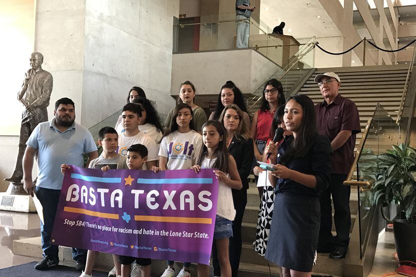 Un grupo de activistas de Arizona se unió a la campaña contra la ley SB4. MARIANA SIERRA/AL...