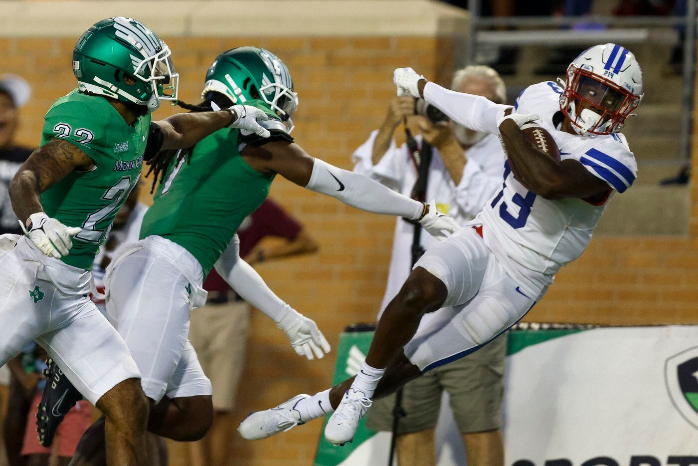 SMU wide receiver Roderick Daniels Jr. (13) dives into the end zone for a touchdown ahead of...