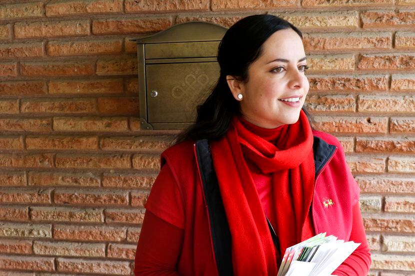 Fotografía de la Luisa del Rosal durante la campaña electoral de 2019.