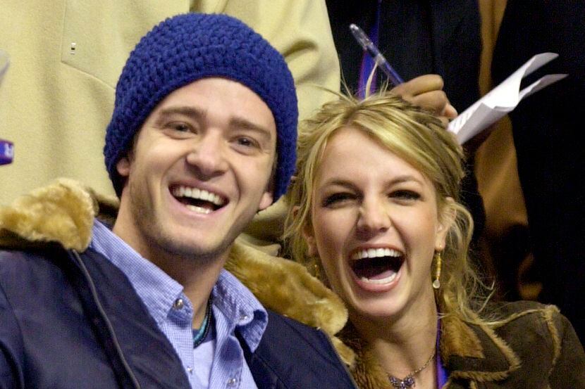 Justin Timberlake y Britney Spears en el juego NBA All-Star de 2002, en Filadelfia, el 10 de...