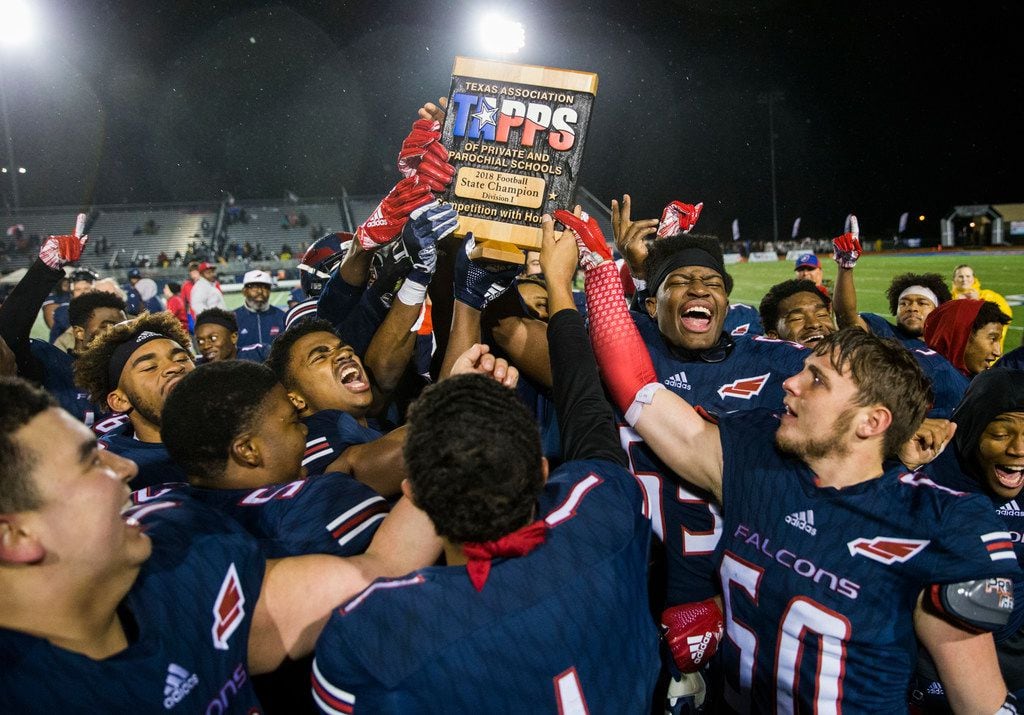 Bishop Dunne celebrates after winning the TAPPS Division I state football championship game...