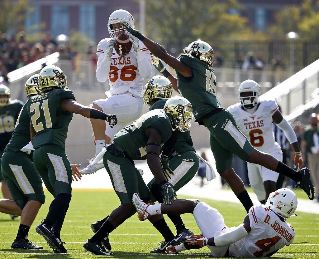 Texas wide receiver Jake Oliver (86) catches the ball that bounced off wide receiver Daje...