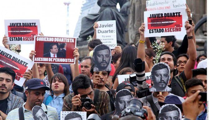Periodistas en la Ciudad de México protestan por la muerte de Rubén Espinosa y piden la...