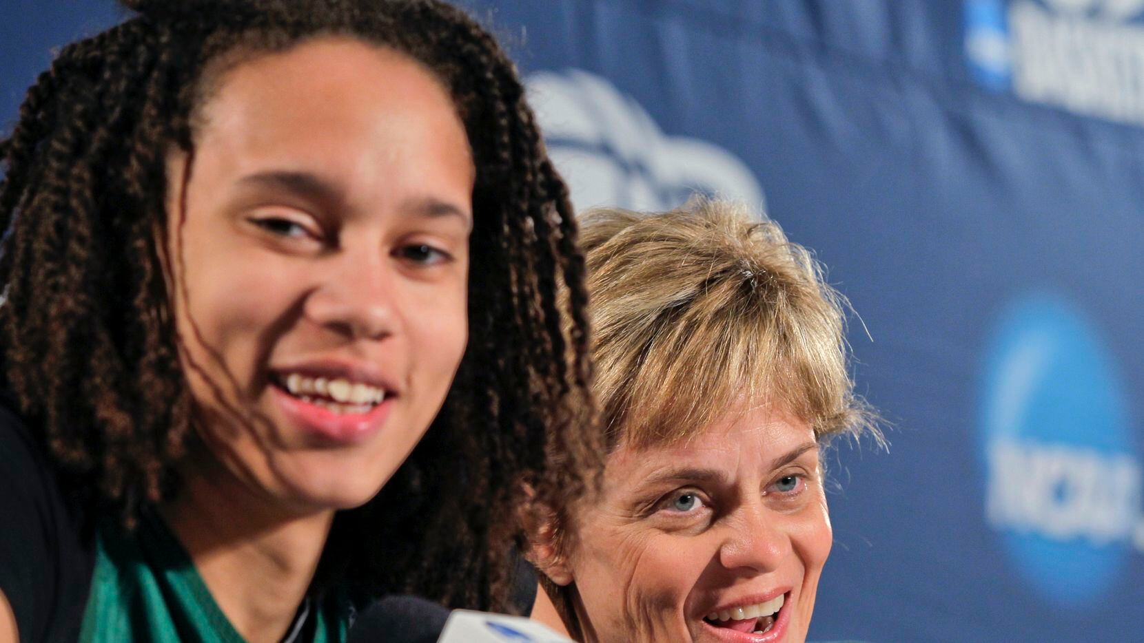 Baylor coach Kim Mulkey, right, and Brittney Griner discuss dunking, during a news...