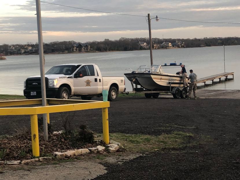 Foto de la búsqueda del auto de Brenda Montañez en un lago en Log Cabin, Texas,CORTESIA:...