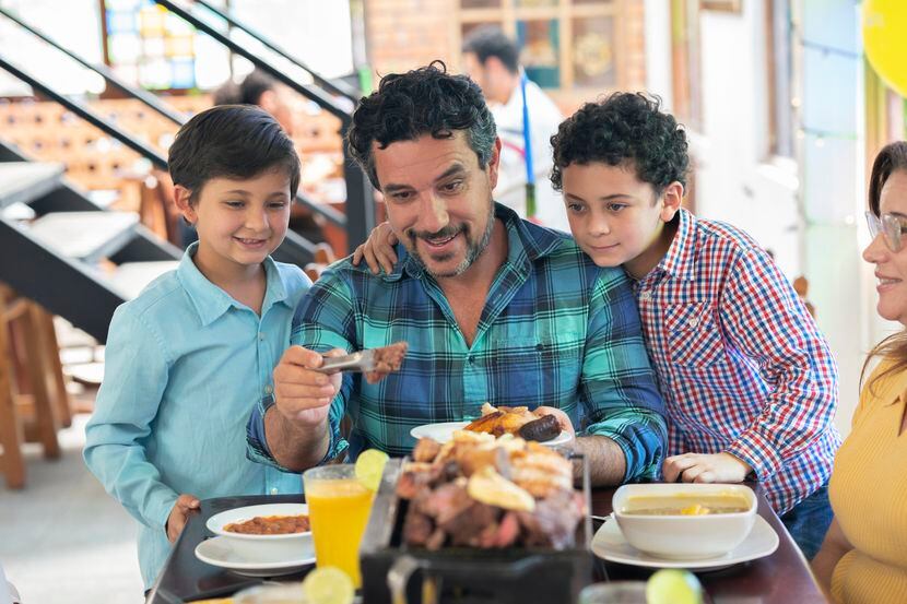 Este Día del Padre puede pasar un buen rato si come en familia en alguno de los restaurantes...