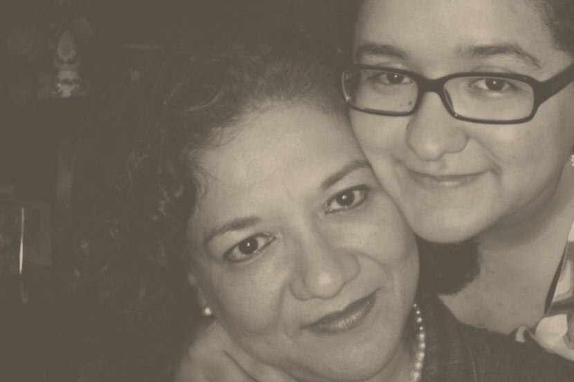 Alex Hernández junto a su madre Emma, que falleció de cáncer.
