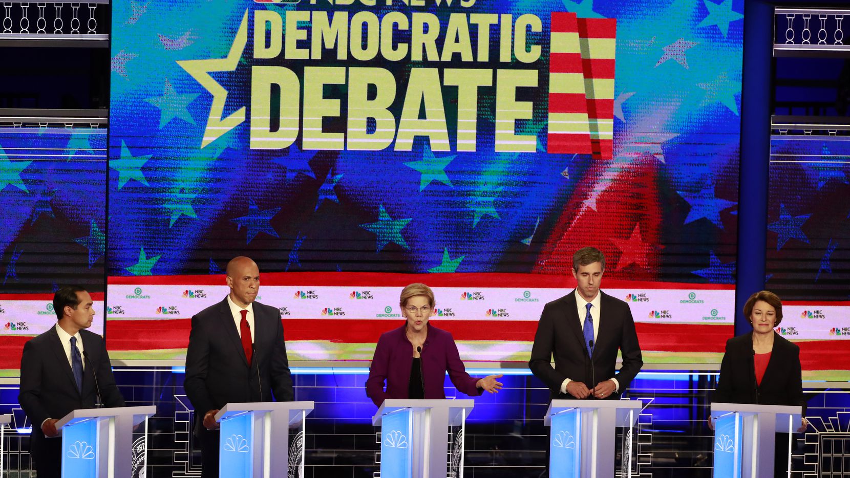 Candidatos demócratas en el primer debate presidencial en junio en Miami.