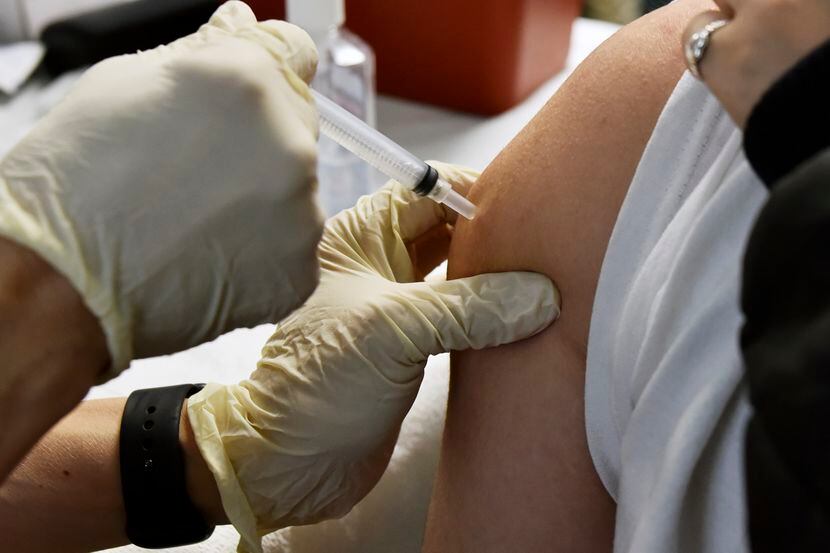 El condado de Tarrant y Dallas ofrecen vacunas gratis contra la gripe.