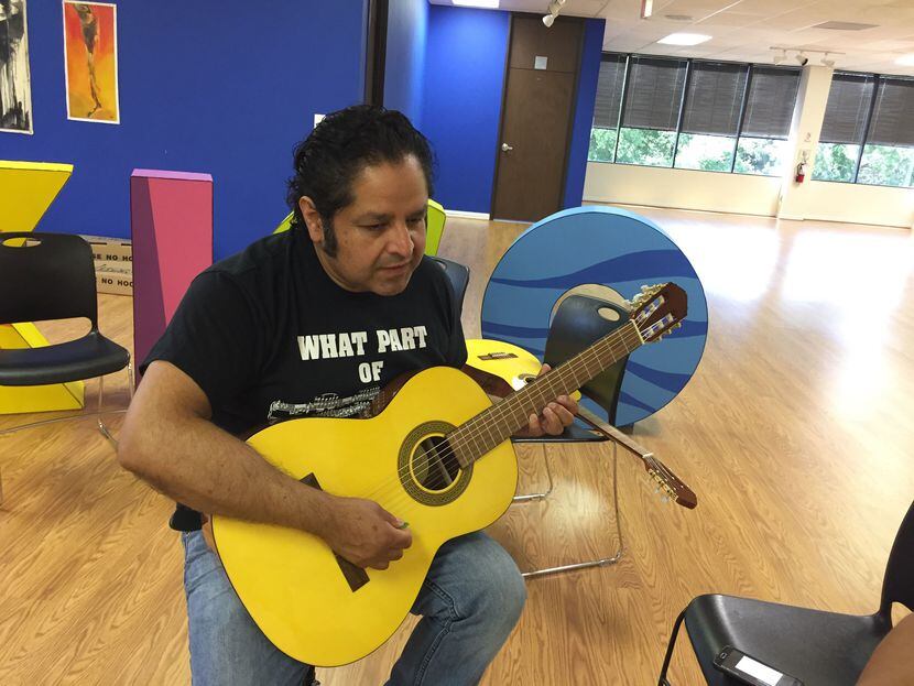 Antonio Salas,instructor de música en la galería del consulado mexicano el sábado 8 de...