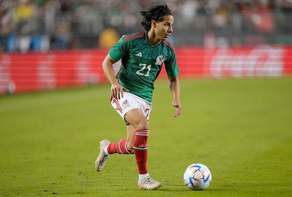 Diego Lainez busca quedarse en la convocatoria definitiva de la selección mexicana que...