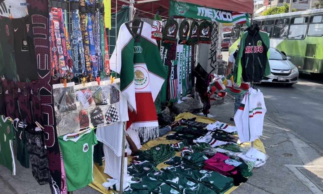 Azteca Stadium is the hope for the economy of hundreds of families