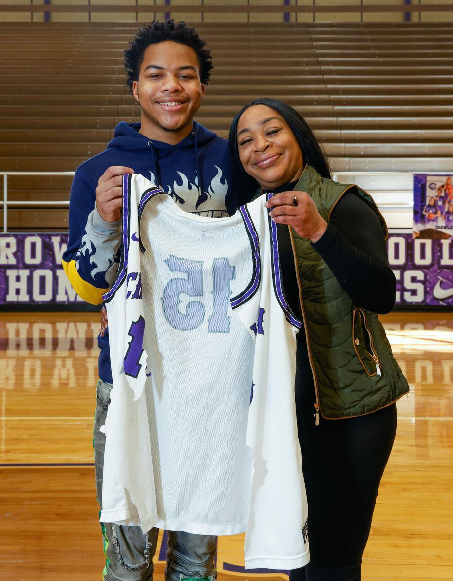Kamathi Long (left) and Monique Long on Tuesday, Jan. 10, 2023, hold the jersey that was cut...