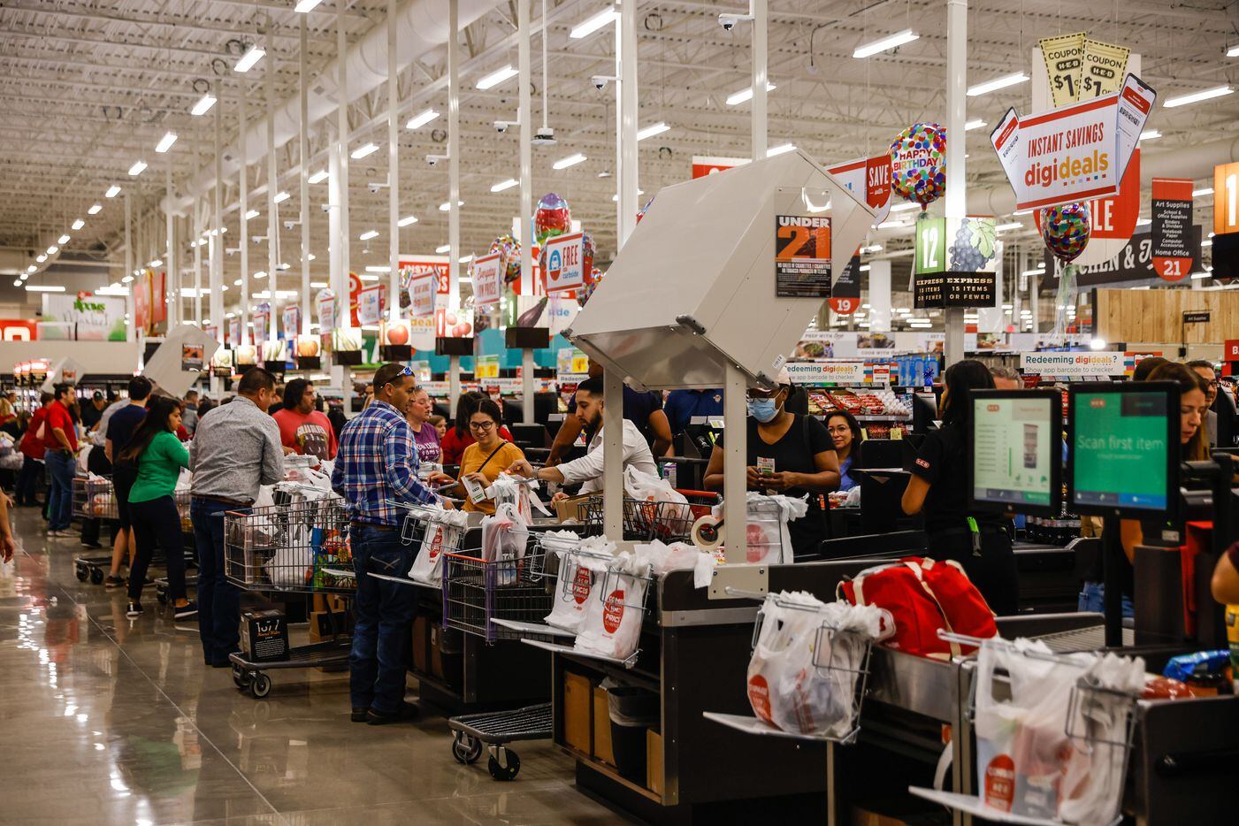The new H-E-B store that opened its door to the public at 6AM in Frisco on Wednesday, Sept....