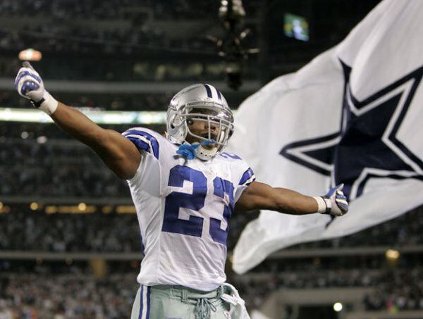 Cowboys running back Tashard Choice celebrates his two-point conversion after Terence...