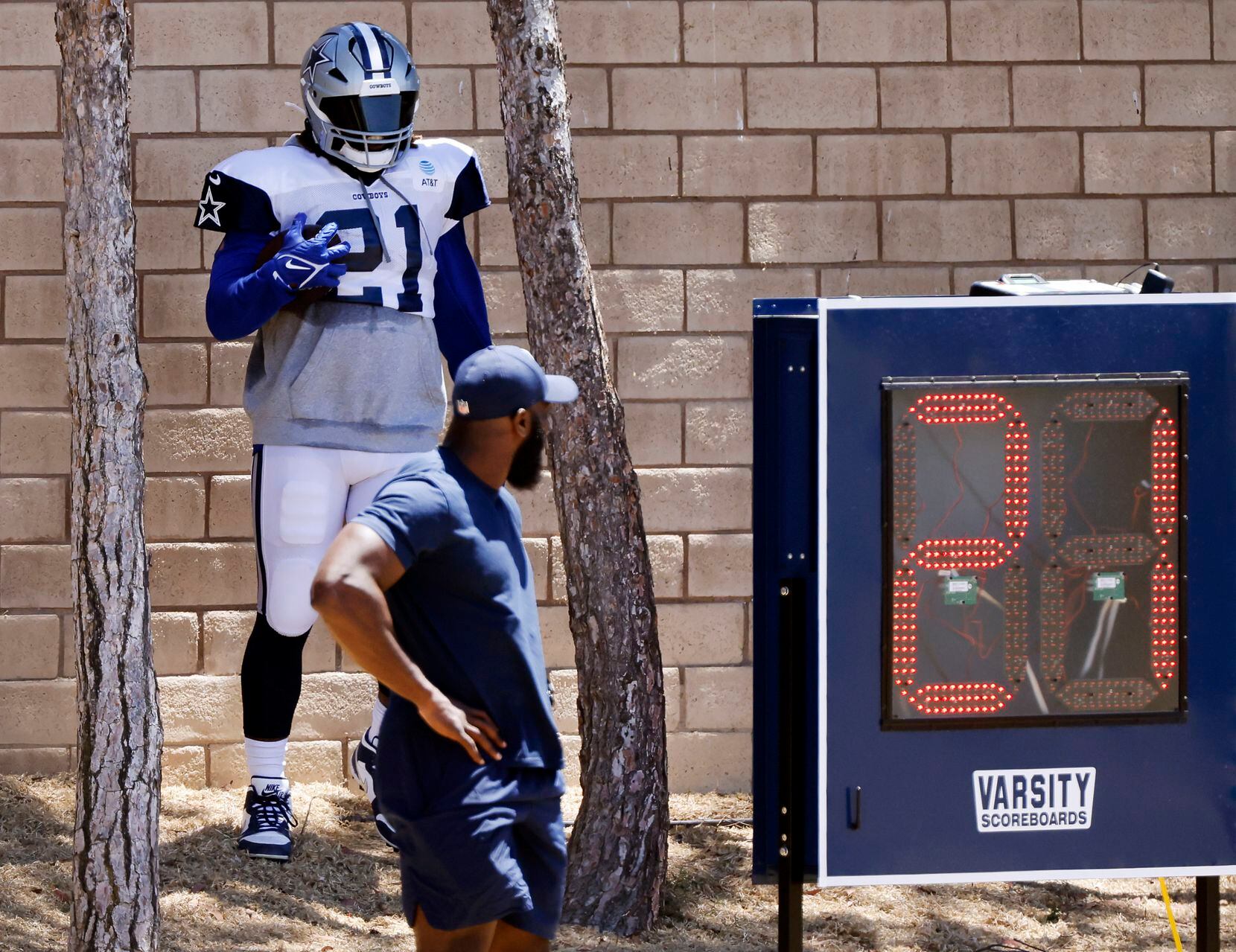 Cowboys camp photos: Hold the L! Leighton Vander Esch and Micah