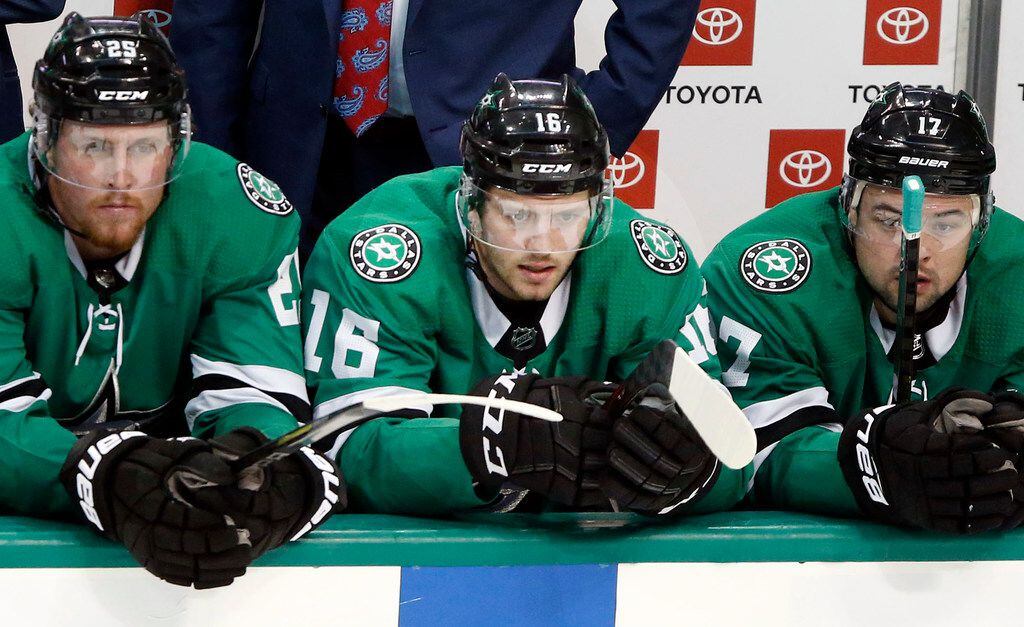 Dallas Stars center Jason Dickinson (16) watches the action against the Los Angeles Kings...