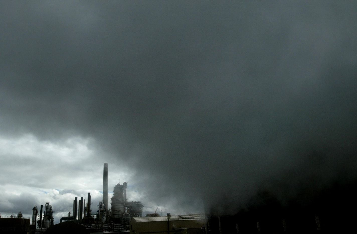 2005 FILE PHOTO -- Steam fills the air surrounding a plant owned by Syncrude Canada Ltd. in...