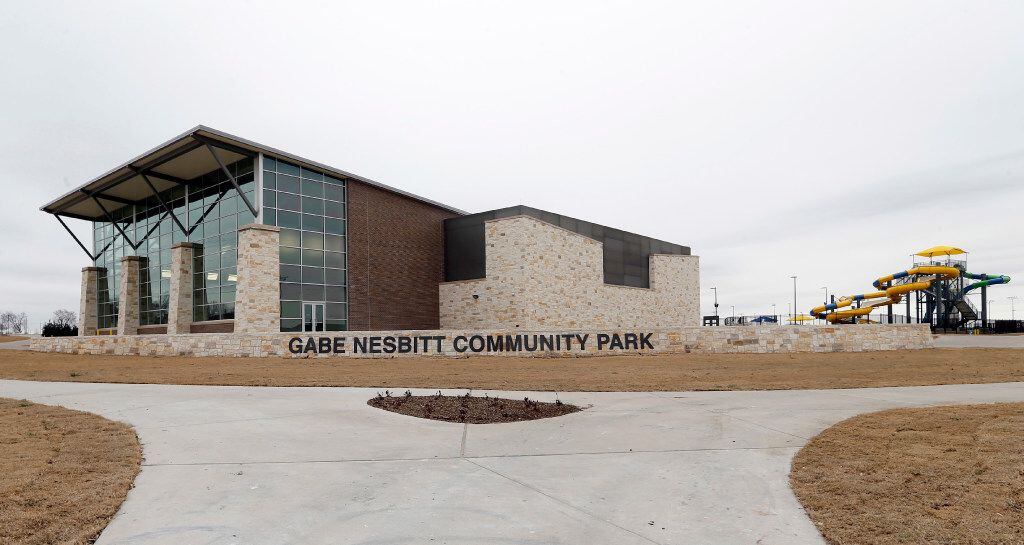 Muchas actividades que se realizaban en el Apex Center del Gabe Nesbitt Community Park de...