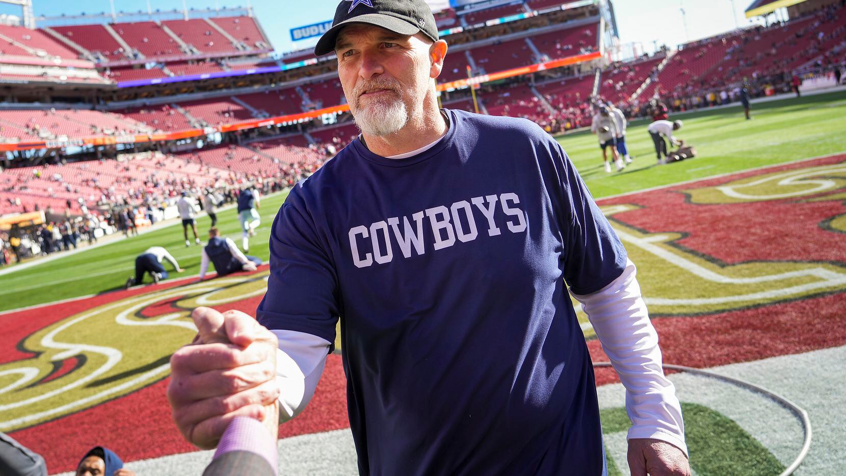 El coordinador defensivo d los Cowboys de Dallas, Dan Queen, está en la mira de varios...