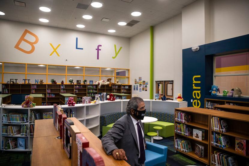 Superintendent Dr. Michael Hinojosa visits the library on the first day of school at Eddie...