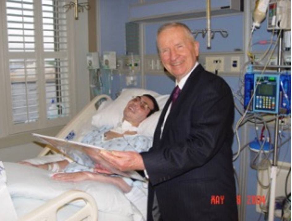 Ross Perot visits wounded veteran Alan Babin.