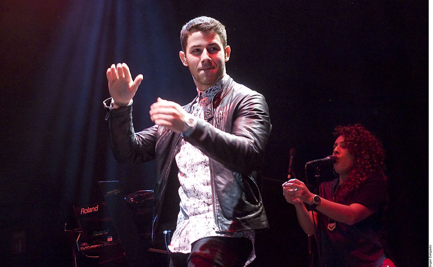 Nick Jonas en una presentación en vivo.