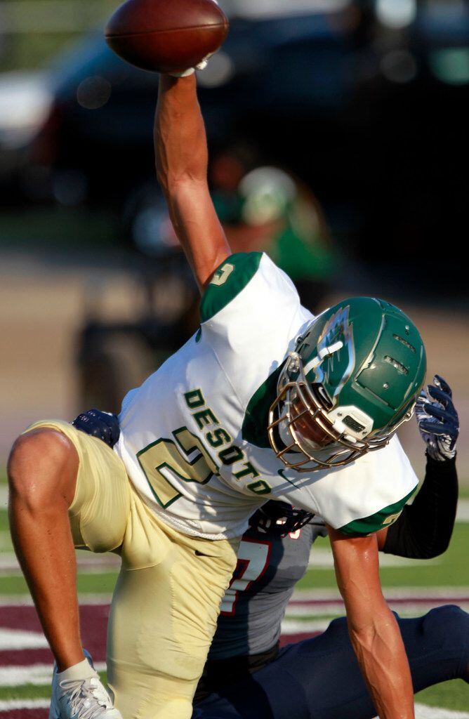 Desoto WR Lawrence Arnold (2) holds up the ball, after catching a pass for the team's first...