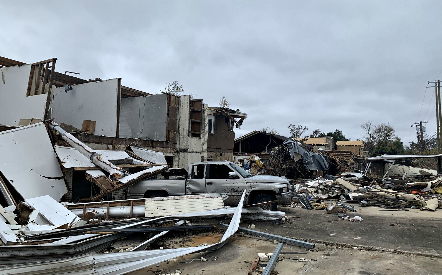 Cientos de viviendas en Dallas fueron afectadas por los tornados de octubre. El DISD anunció un alivio en el pago de sus impuestos.