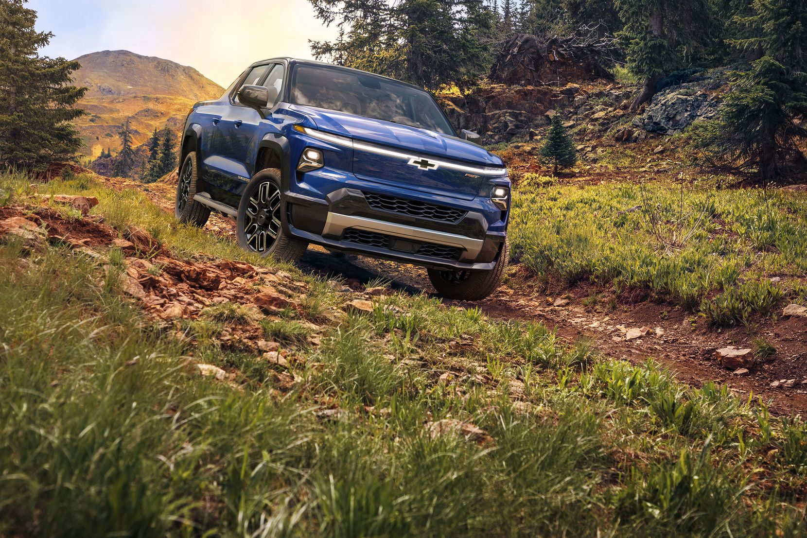 Coming in late 2023, the $105,000 2024 Chevrolet Silverado EV RST will be the first model in...