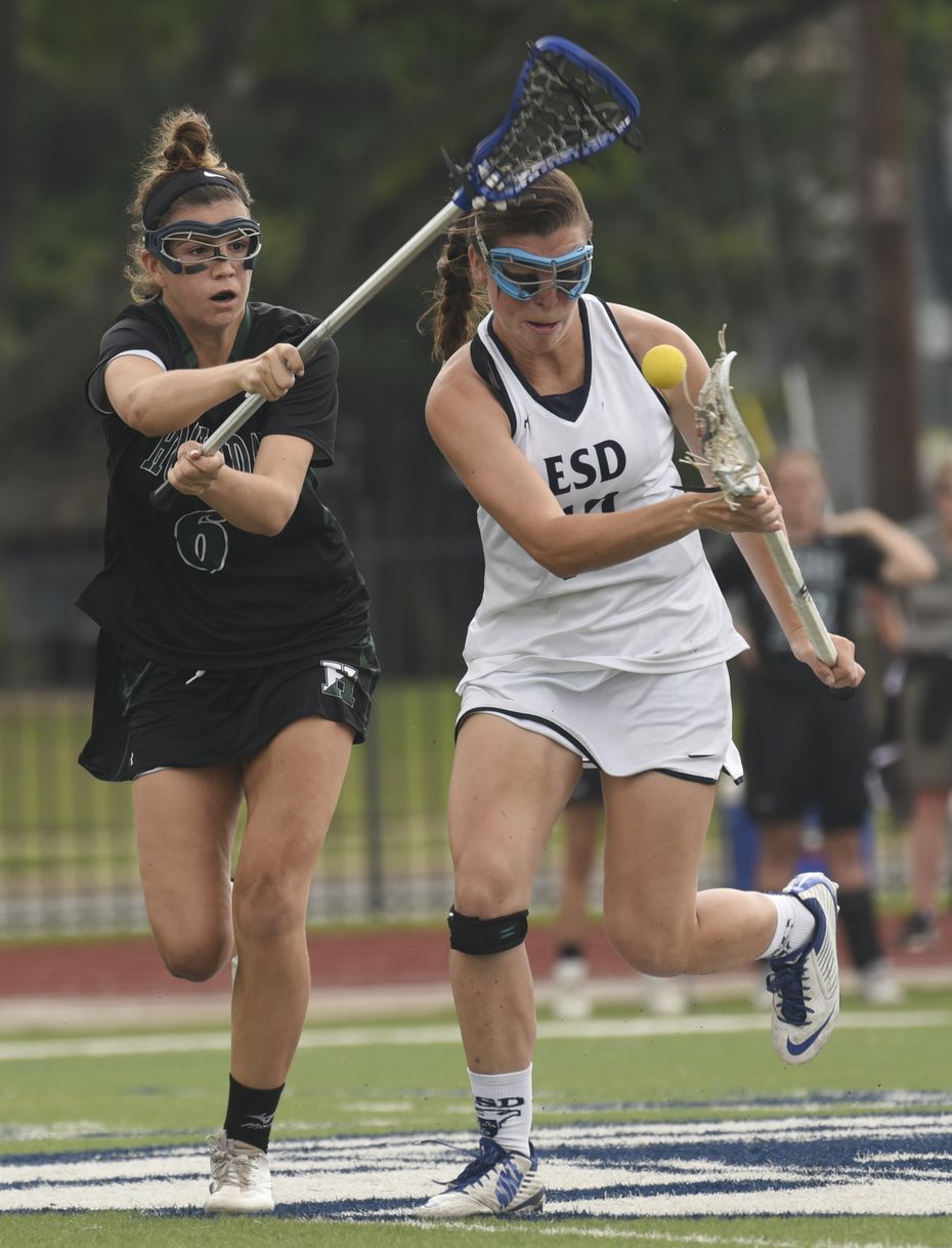 Hockaday's Kate Love (6), left, and ESD's Charlotte North (10) fight for the ball during...