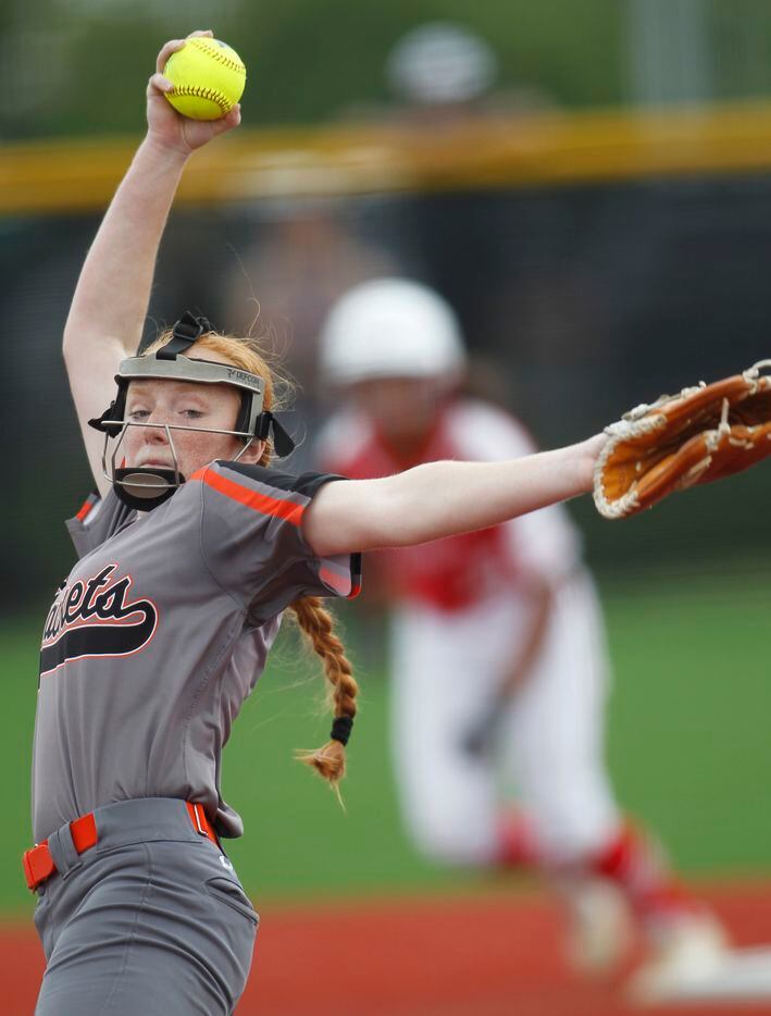 Rockwall pitcher Ainsley Pemberton (9) delivers a pitch to a Converse Judson batter with a...
