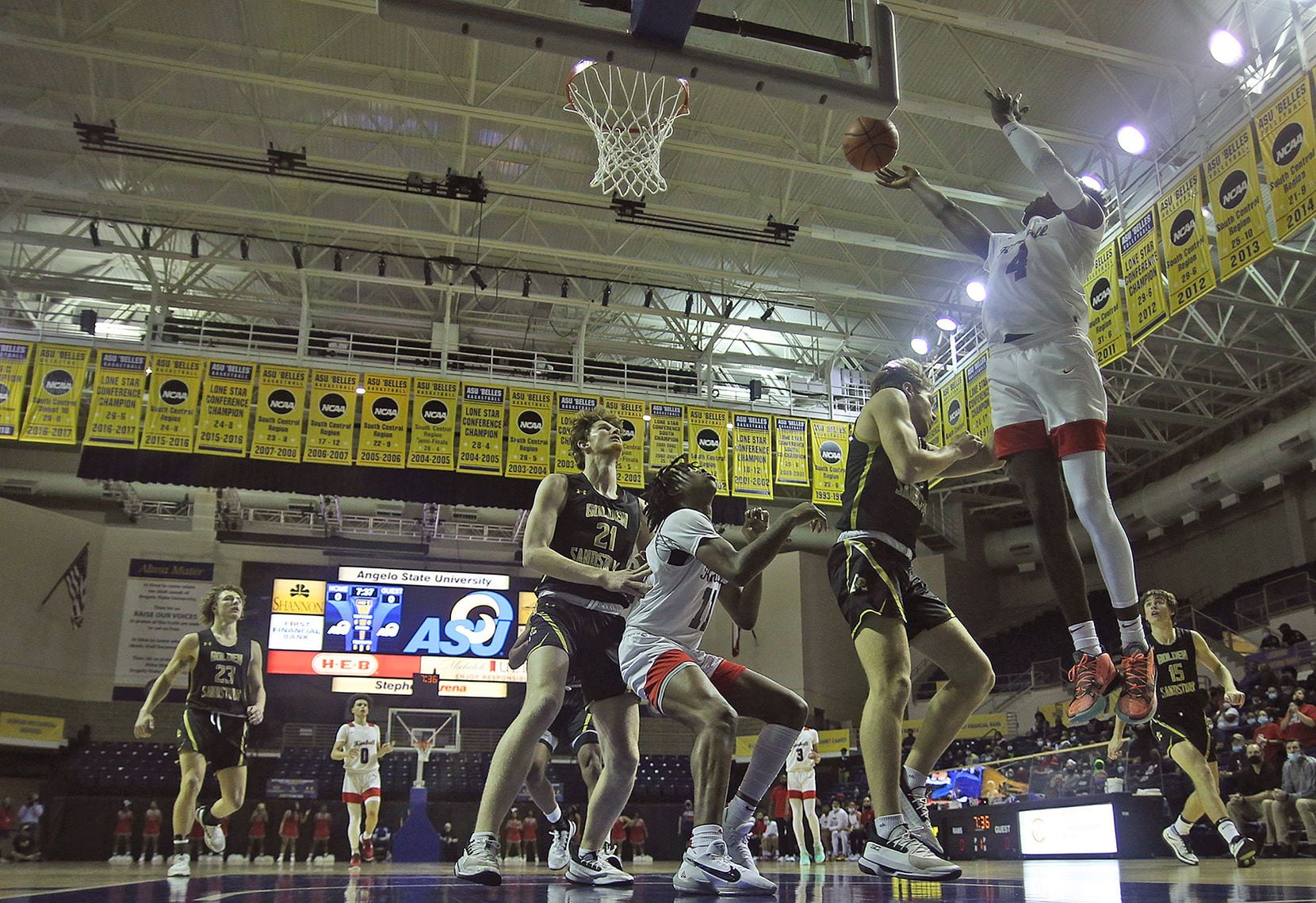 Kyron Henderson (4), far right, puts up a shot for Kimball during the UIL 5A state semifinal...
