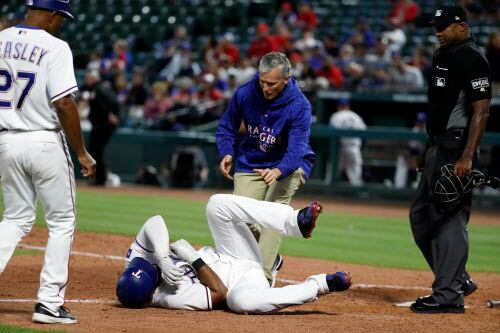 Elvis Andrus de los Texas Rangers sufre fractura de codo en juego del miércoles. Foto AP
