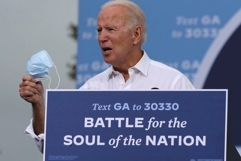 El candidato demócrata a la presidencia Joe Biden habla durante un evento de campaña en...