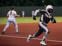 Royse City’s Lacey Hicks (2) sprints home to score the go-ahead run during game two of the...