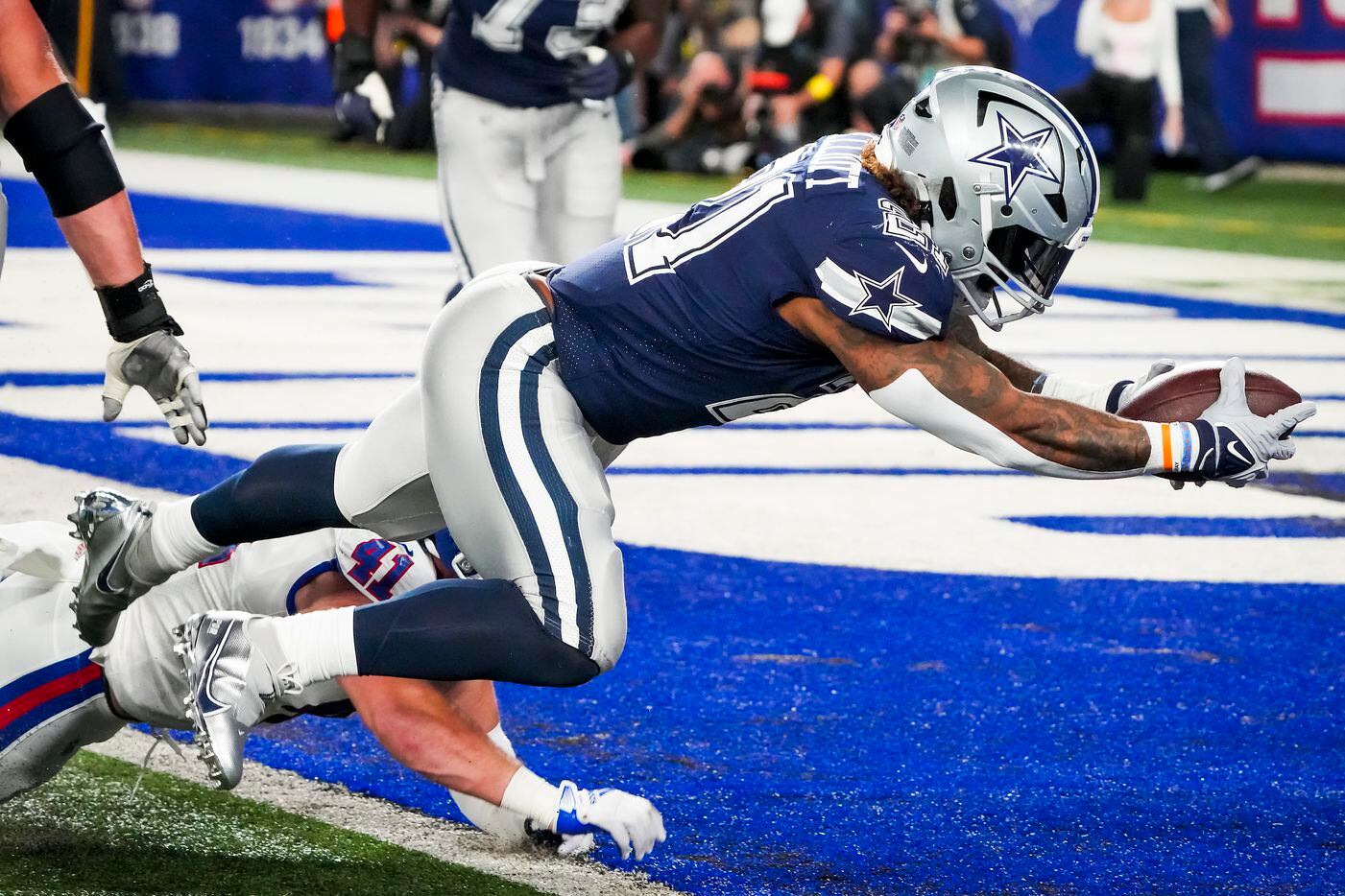 Dallas Cowboys running back Ezekiel Elliott (21) dives into the end zone for a touchdown ...