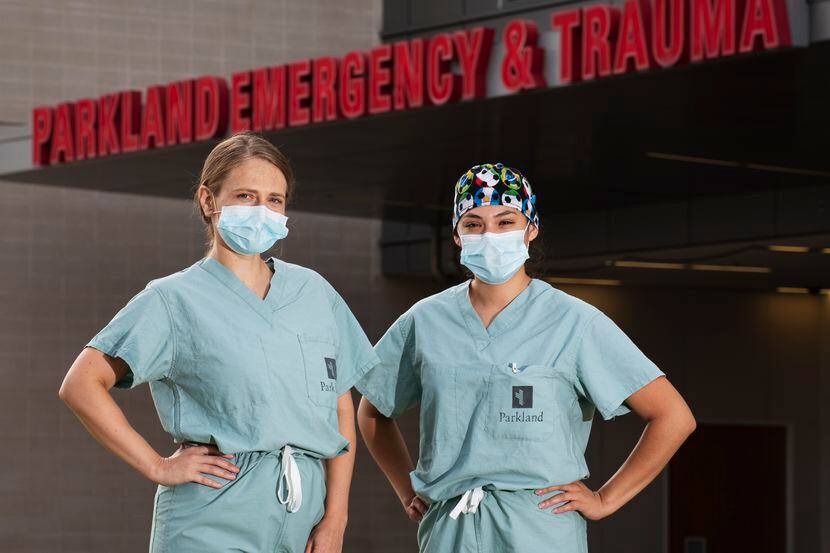 Alina Ruiz y Mirtha Calderón, dos enfermeras del Hospital Parkland, que están en el frente...