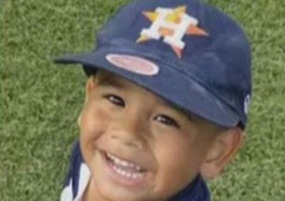 El pequeño Frankie Delgado III, del área de Houston, falleció de “ahogamiento en seco”, una...